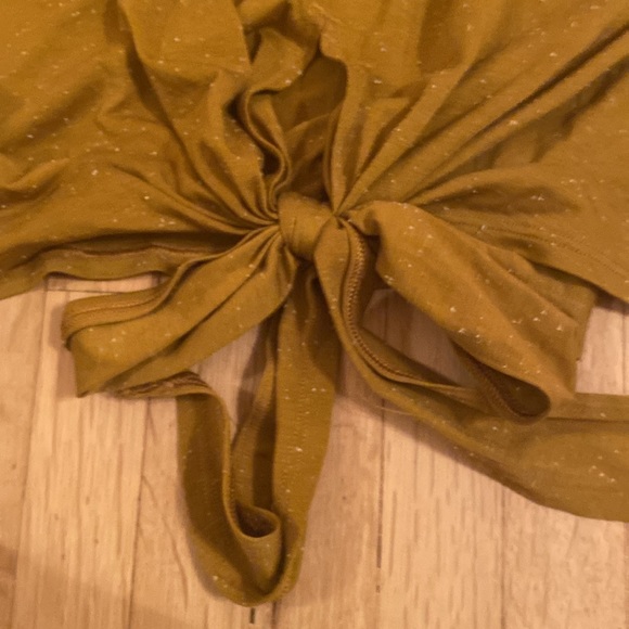 hight Neck, tank top with not at bottom mustard Lululemon - Picture 3 of 3